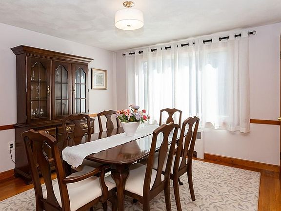 3rd image of 23 Waddell St