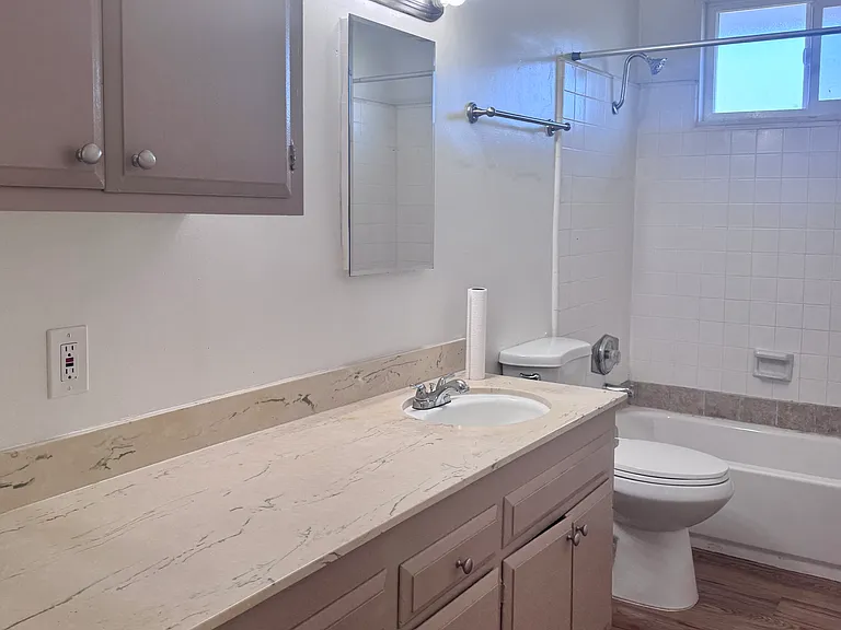 554 Greenbrier Dr #2 — Photo 5