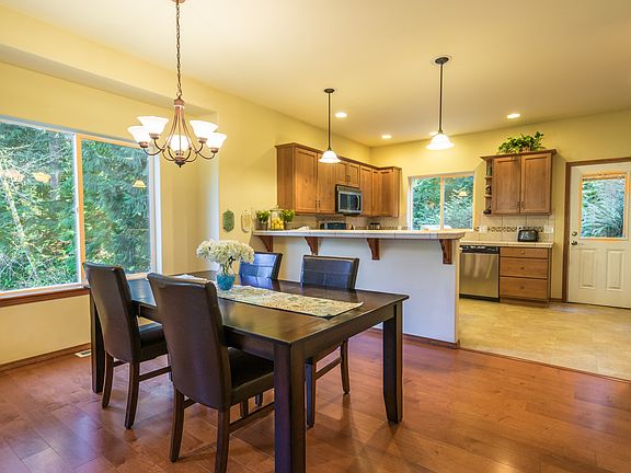 Spacious eating area