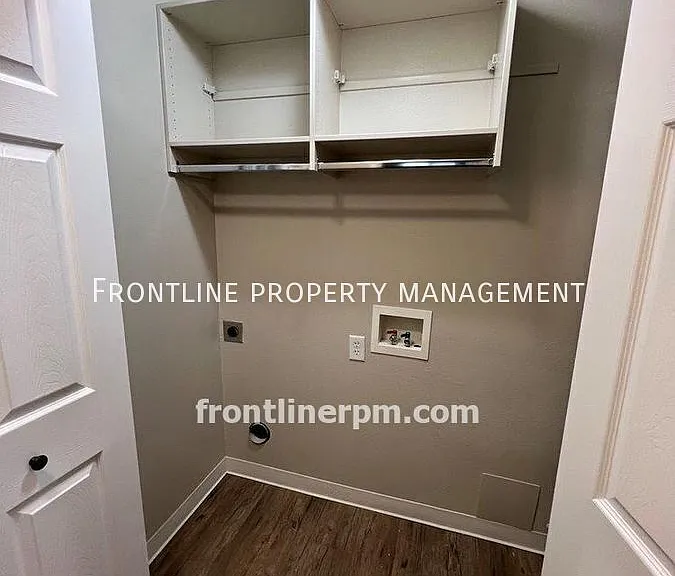 10063 W Garverdale Ln #202 — Photo 9