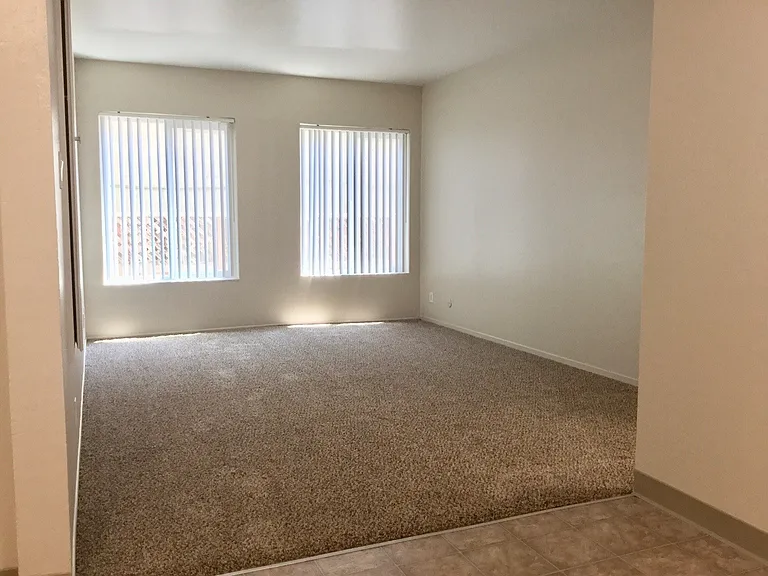 470 Apartments — Photo 10