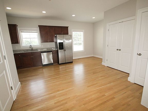 4th image of 103 Temple St