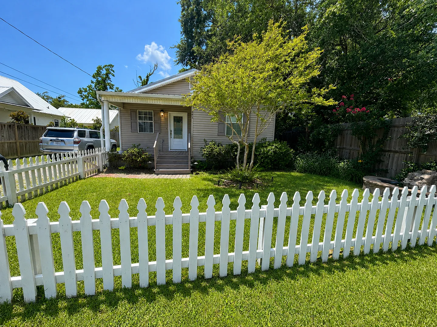 Charming Downtown Ocean Springs Cottage Walk to the Beach and Downtown! — Photo 2