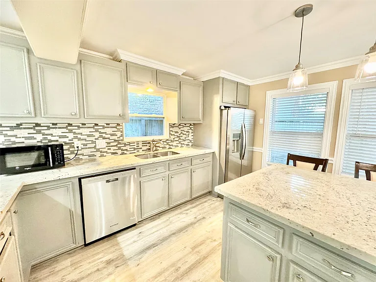 102 Mechanic St — Photo 16
