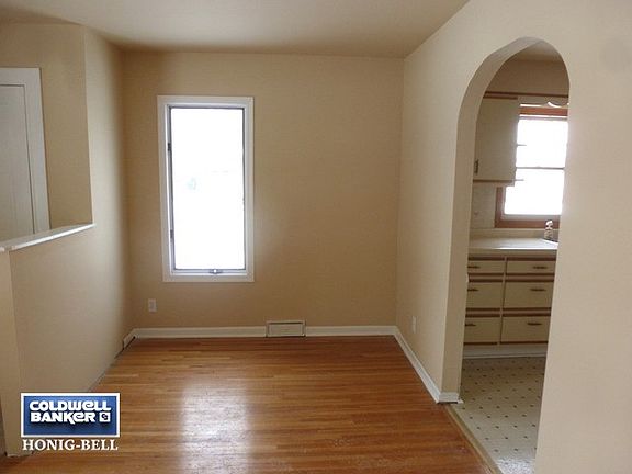 4th image of 643 N Westlawn Ave