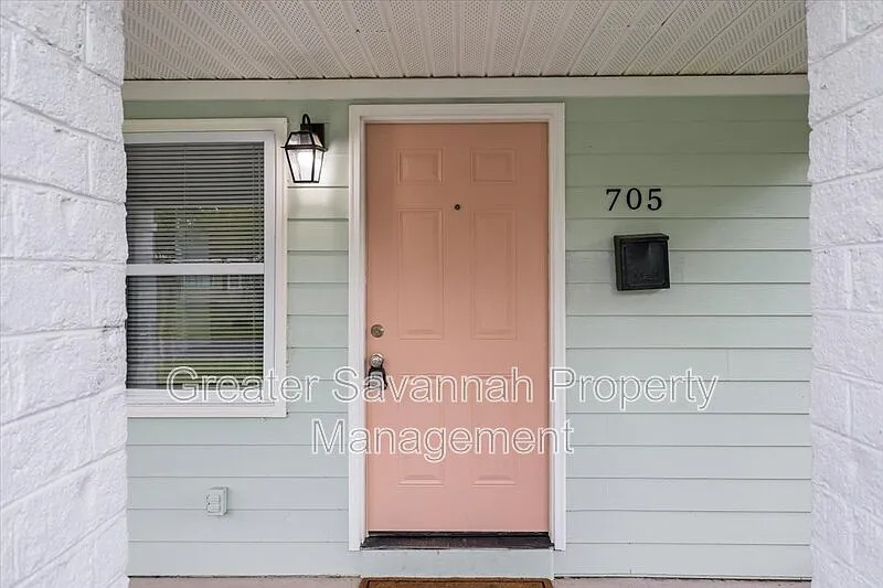 3 bed, 2.0 bath, 1231 sqft, $1,895 — Photo 3