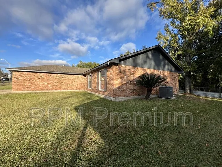 8803 Orleans Dr — Photo 2