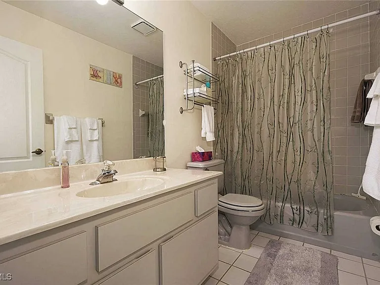 105 SW 39th Pl — Photo 14