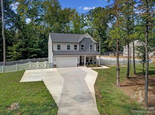 11004 E Lake Rd, Charlotte, NC 28215