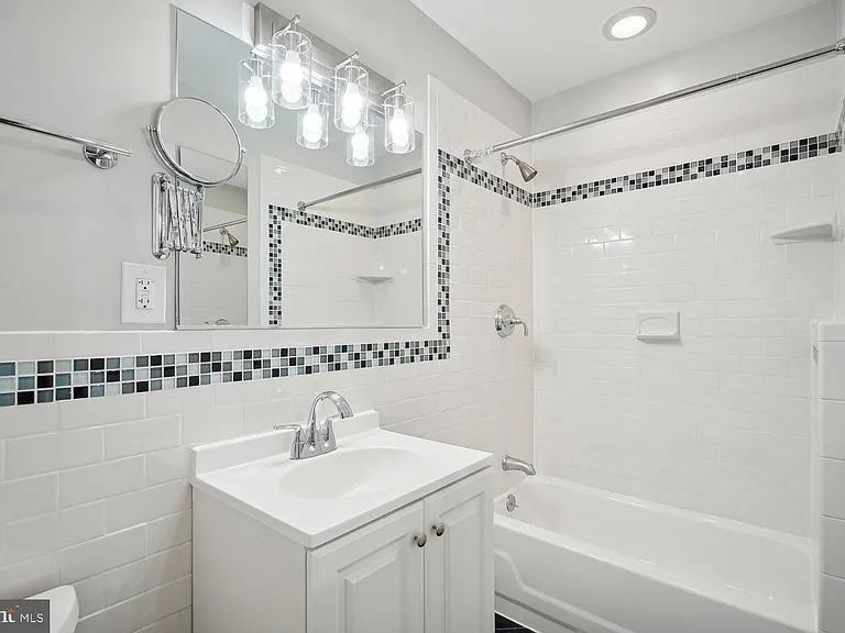 1633 Warner Ave — Photo 12