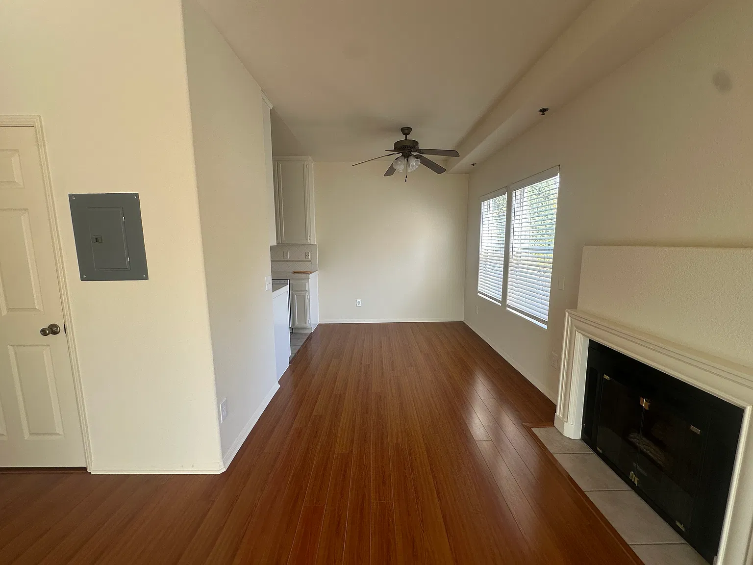 2 bed, 2.5 bath, 1100 sqft, $3,050 — Photo 3