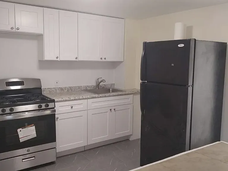 570 Broad St #3C — Photo 3