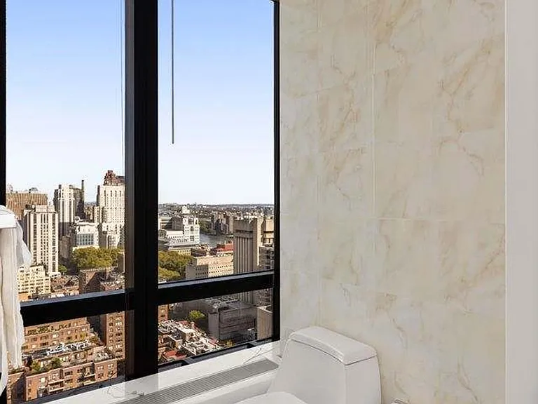 420 E 61st St #33B — Photo 9