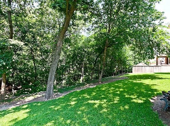 2nd image of 2112 Surrey Ln
