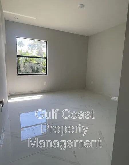 1114 NW 22nd Ter — Photo 15