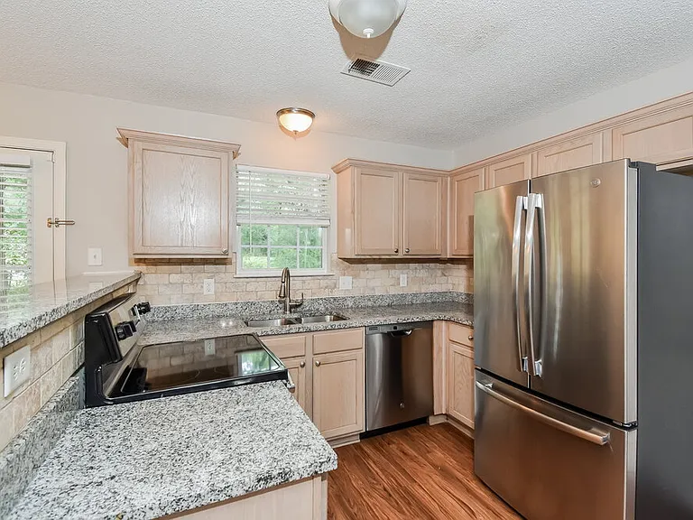 9296 Brooks Dr — Photo 7