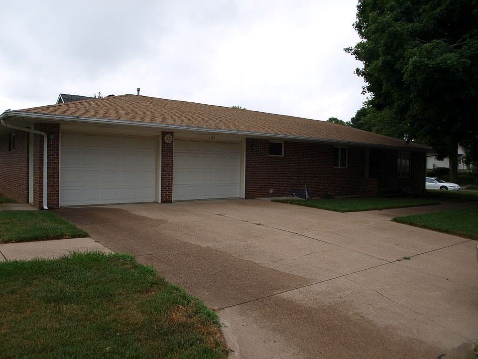 1st image of 104 N 17th St