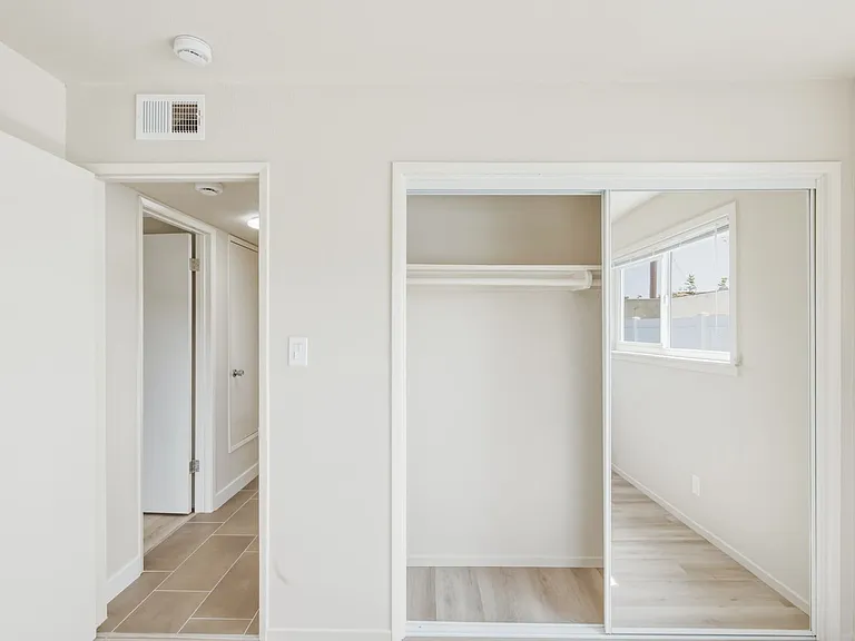 Del Amo Residences — Photo 18