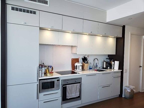 4th image of 15 Grenville St #2205