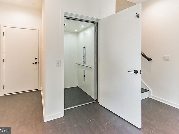 5th image of 3111 Parkview Walk