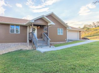 225 Pinnacle Ln, La Follette, TN 37766