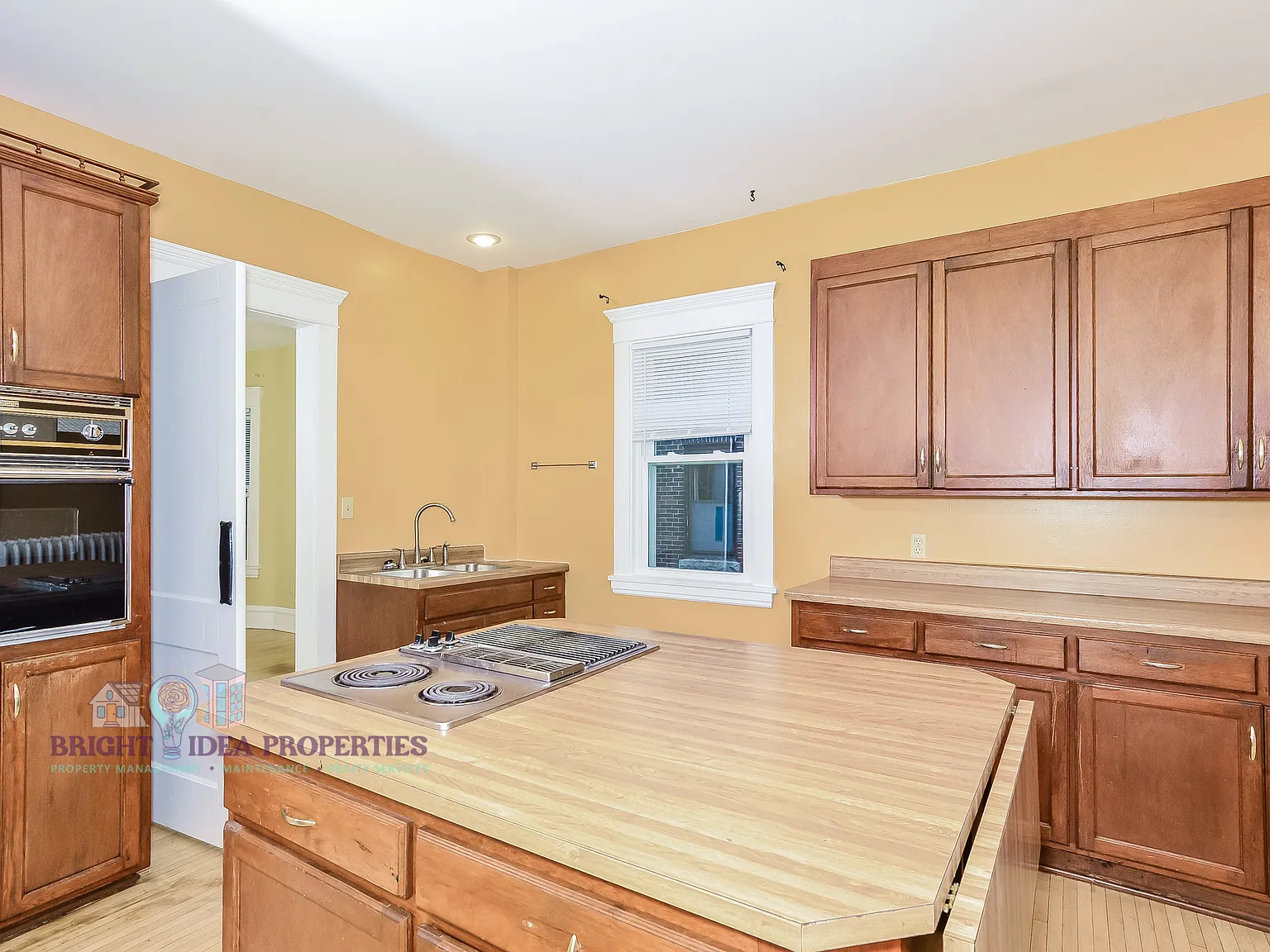 2104 Emerson Avenue South - 2 — Photo 2