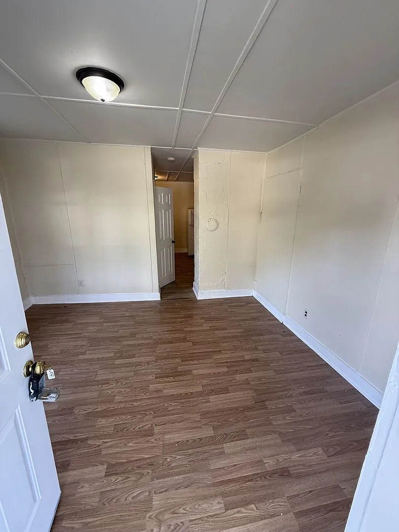 1 Bedroom 1 Bathroom — Photo 3