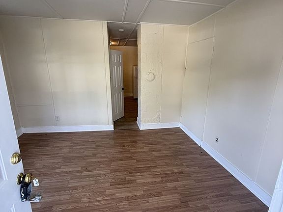 3rd image of 604 1/2 E Bragg St