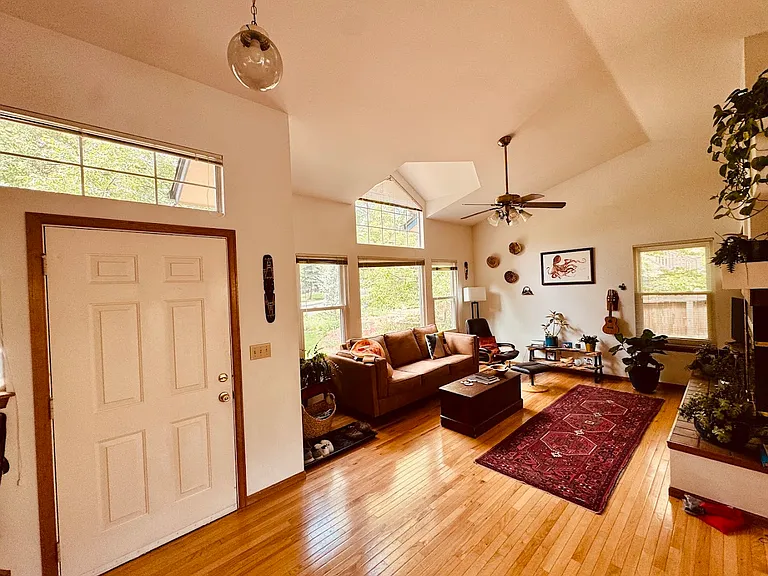 581 W Arrowhead St — Photo 4