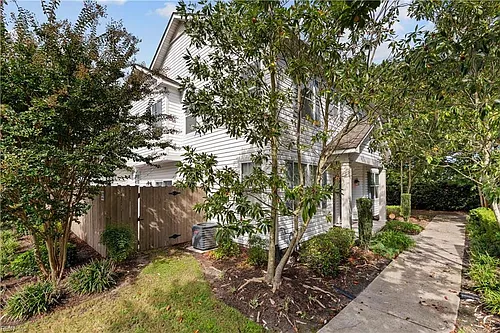 4096 Clarendon Way Photo 1