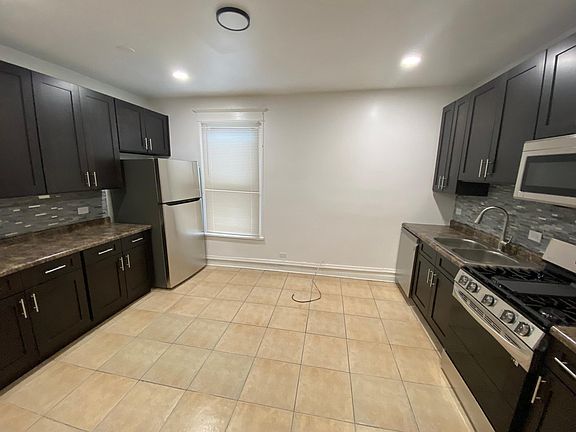 5th image of 640 N Pine Ave Unit 2