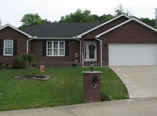 30 Mayfair Dr, Hurricane, WV 25526