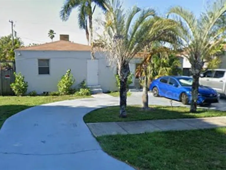 1824 Roosevelt St — Photo 11