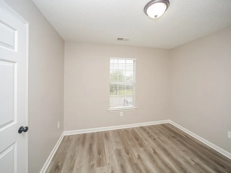 7228 Hunters Horn Dr — Photo 14