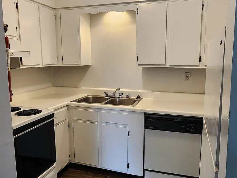 Huntley Ridge East — Photo 13