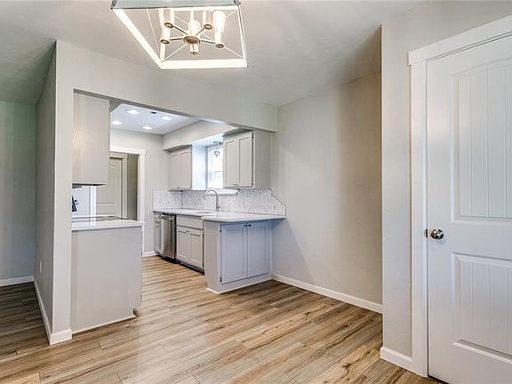 4th image of 1022 Garden Grv