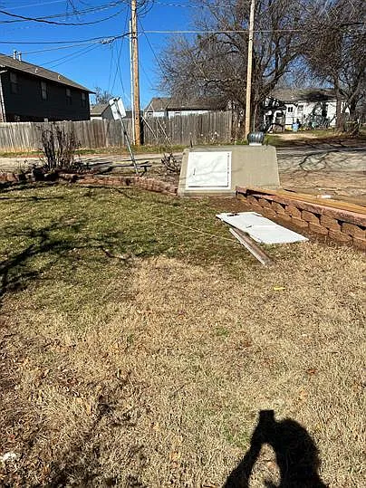 1015 E Hurd St — Photo 9
