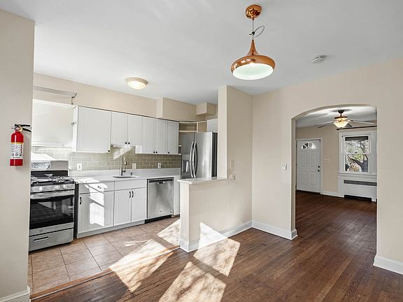 5th image of 1007 15th St SE