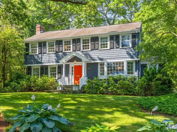 21 Sterling Rd, Wellesley, MA 02482