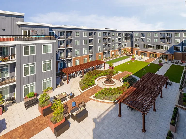 Icon Riverwalk - 55+ Active Adult Apartment Homes — Photo 15