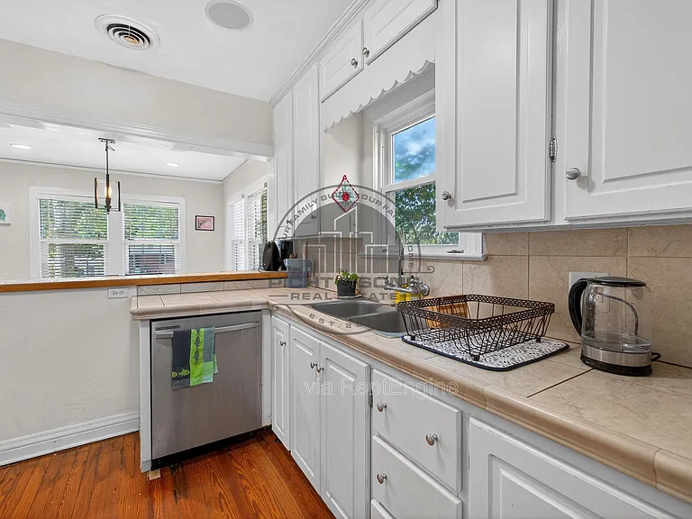 712 Shell St — Photo 6
