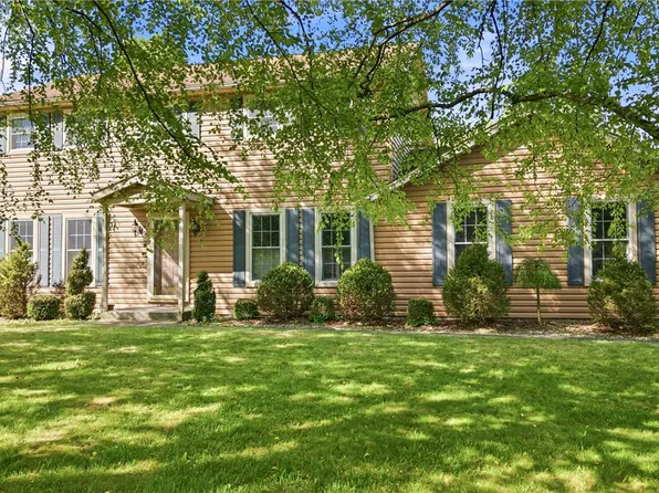 1720 Susan Ct, Hermitage, PA 16148