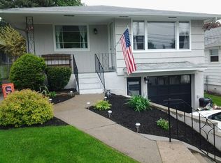 158 Clover Ridge Dr, Syracuse, NY 13206