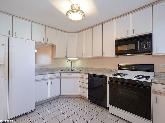 4th image of 1560 N Saint Marks Pl