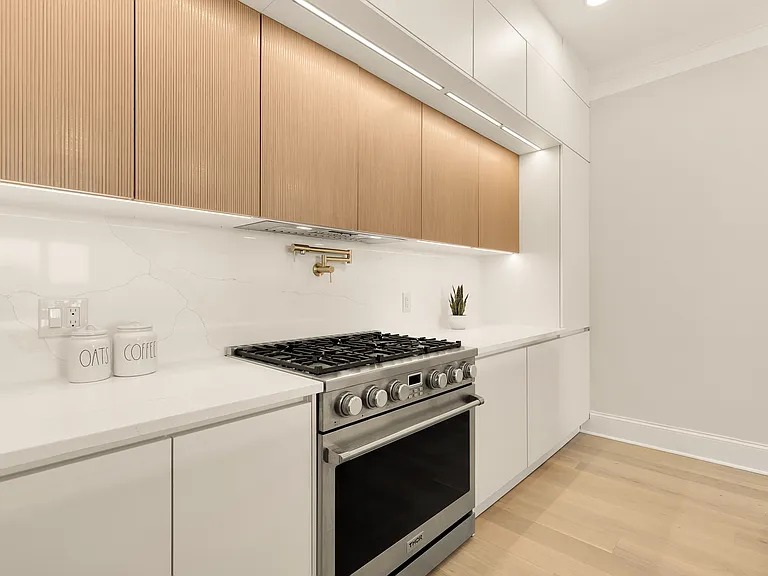733 Euclid St NW #202 — Photo 7
