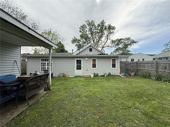 3rd image of 905 Spruce St