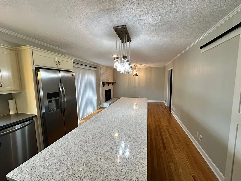 204 N Oak Grove Ext — Photo 11