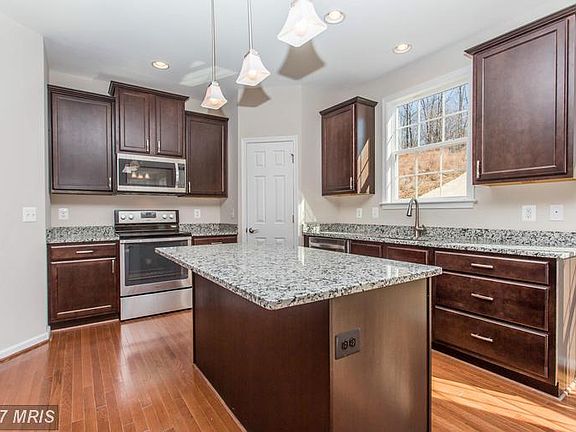 5th image of 53 Ellison Ct