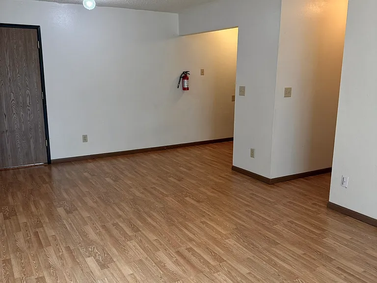 716 E Burlington St #15S — Photo 13