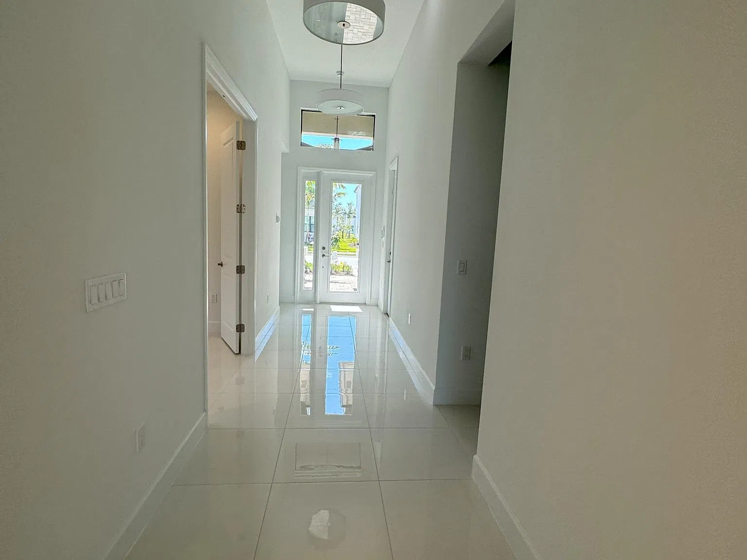 4 bed, 2700 sqft, $4,600 — Photo 2